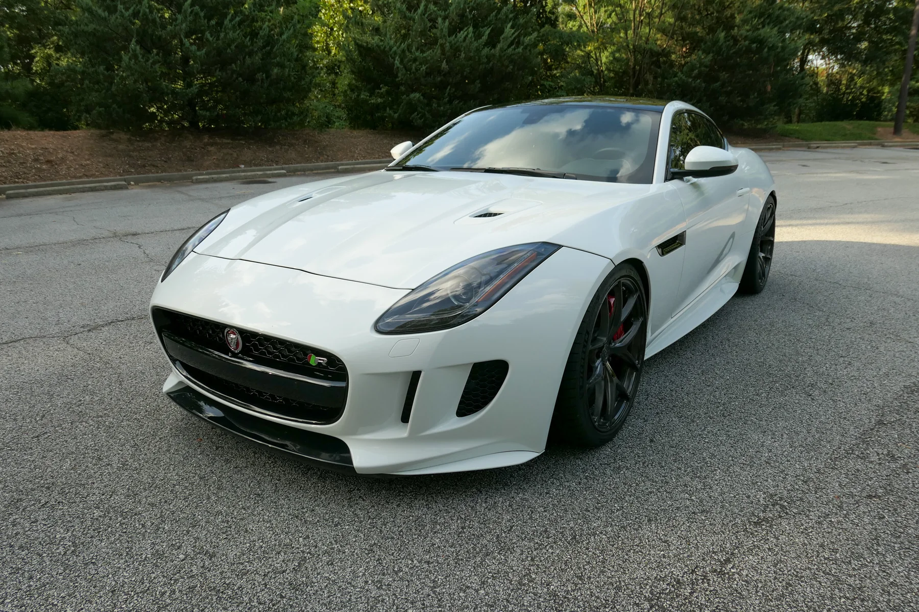 2016 Jaguar F-Type R exterior photograph
