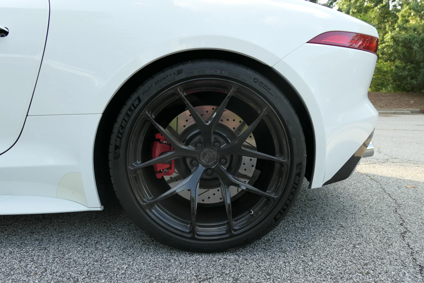 2016 Jaguar F-Type R wheels & tires photograph