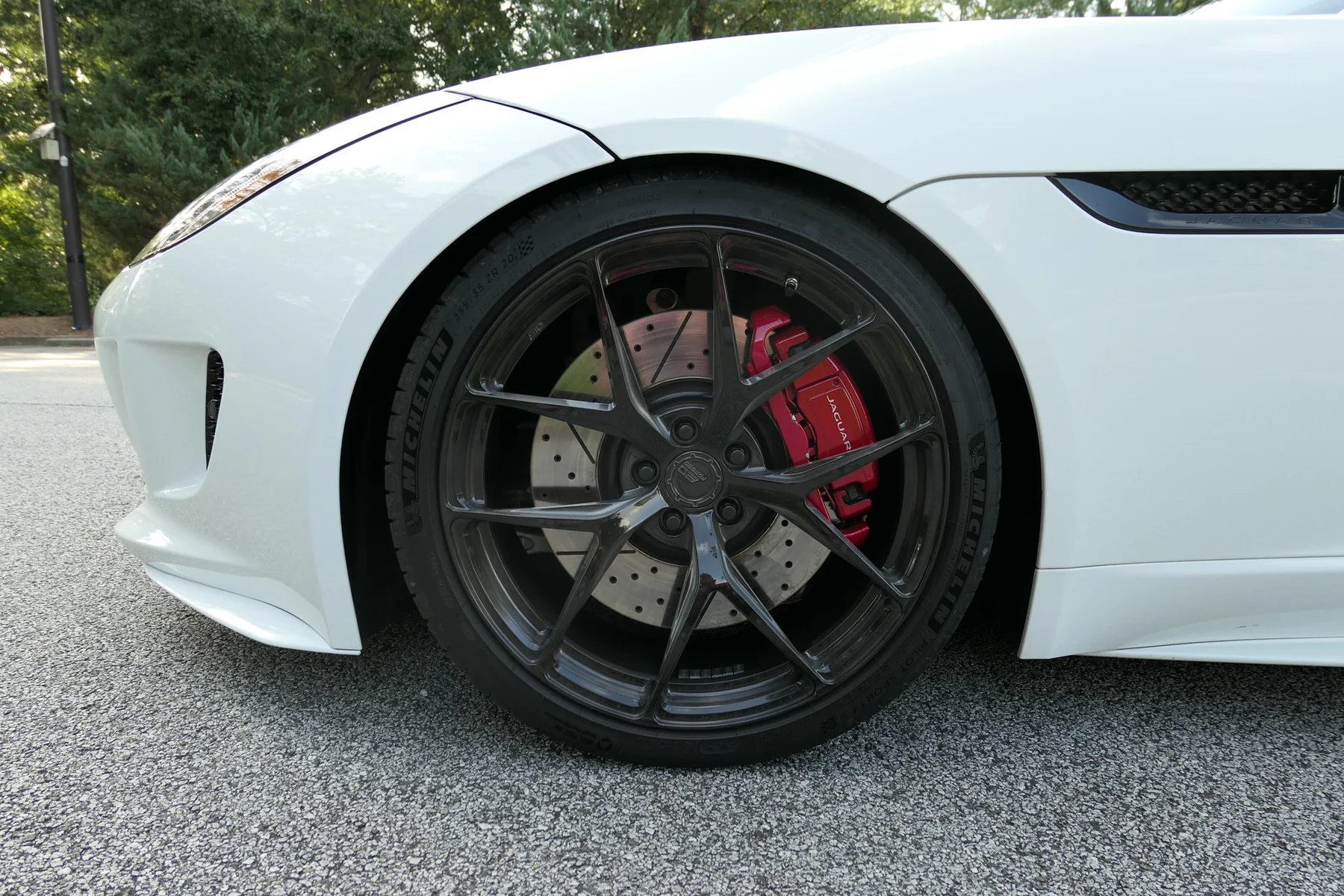 2016 Jaguar F-Type R wheels & tires photograph