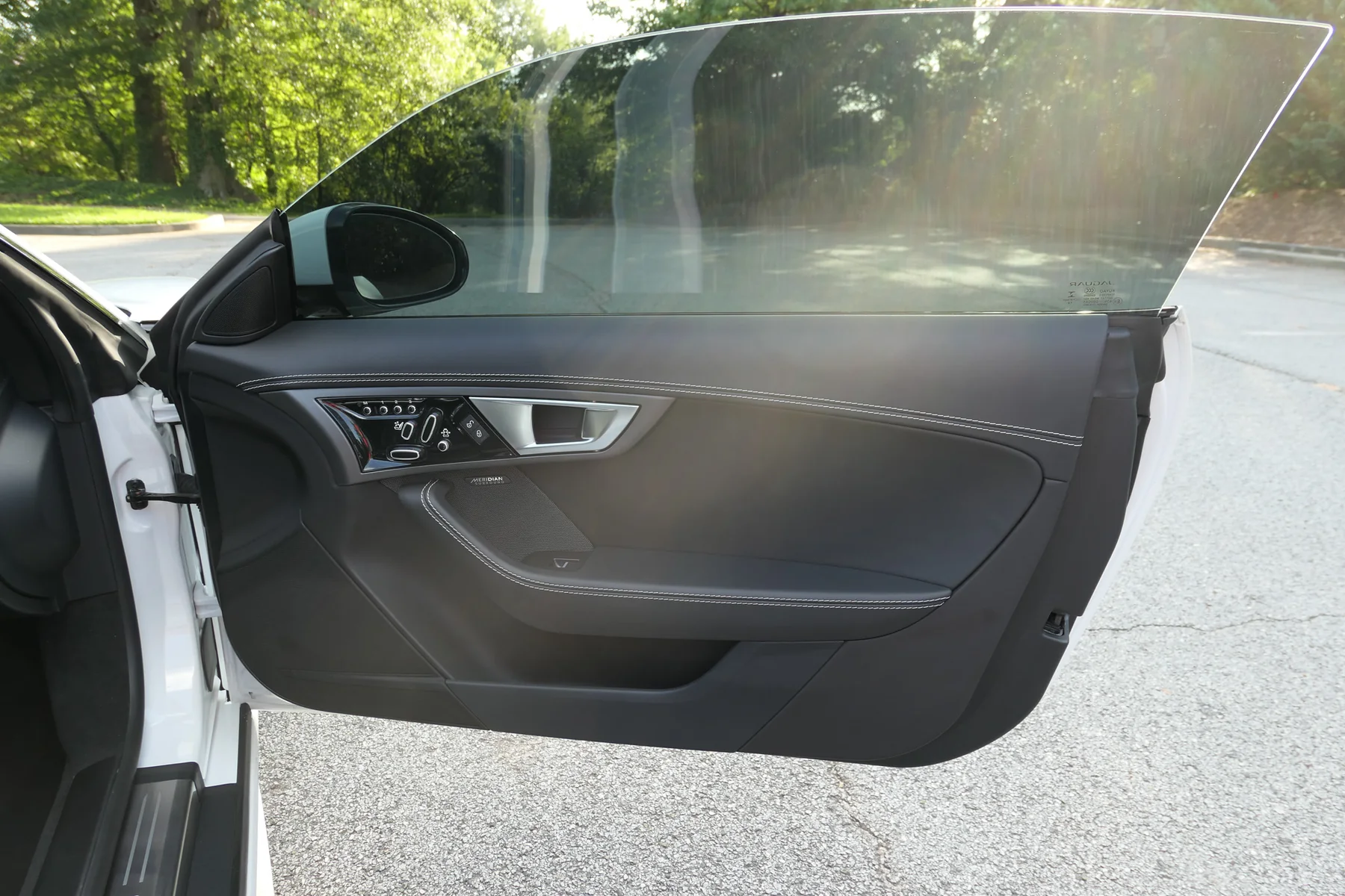 2016 Jaguar F-Type R cabin photograph