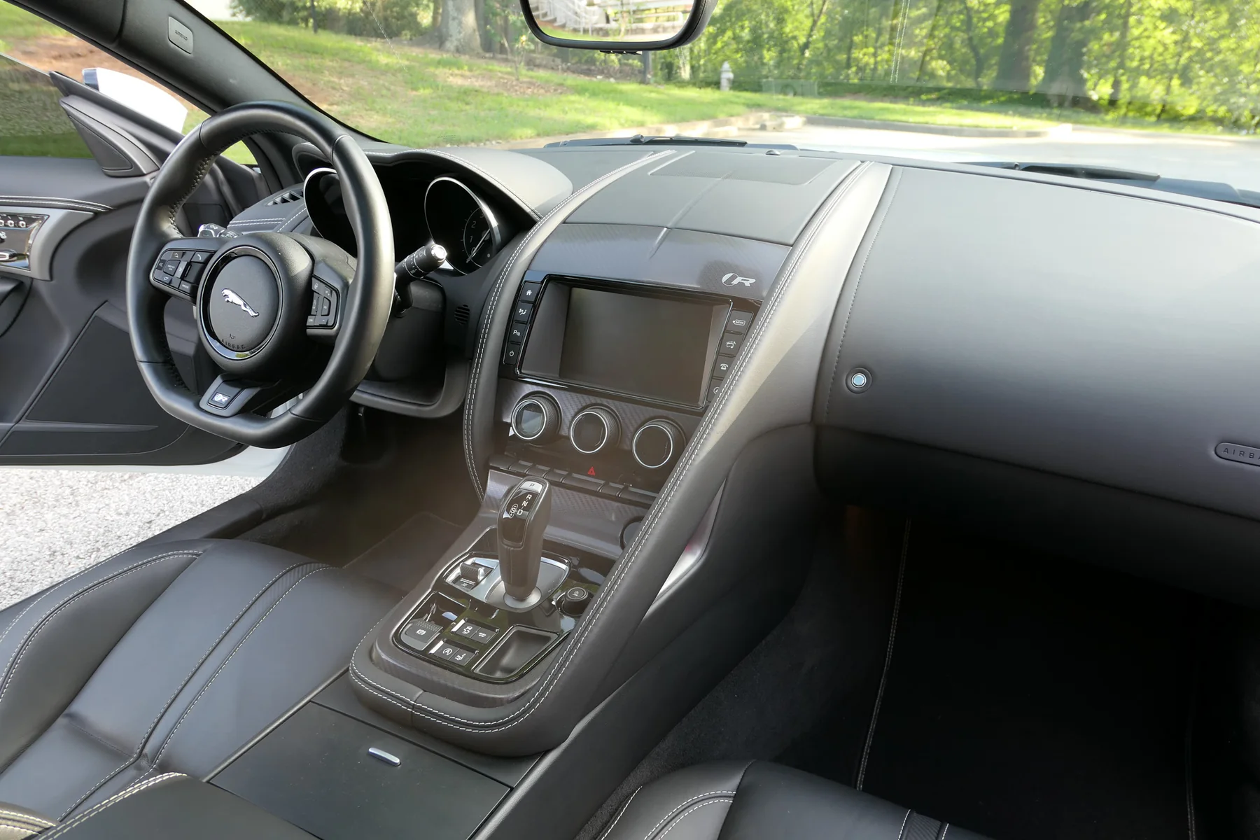 Dashboard, steering wheel and center console