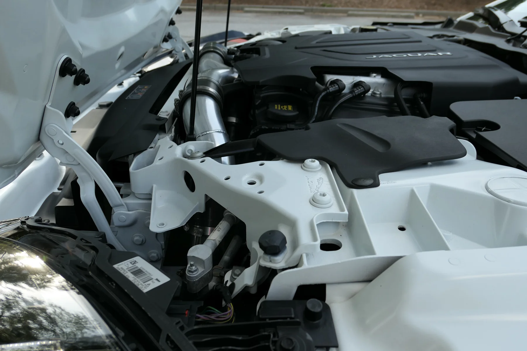 2016 Jaguar F-Type R mechanical photograph