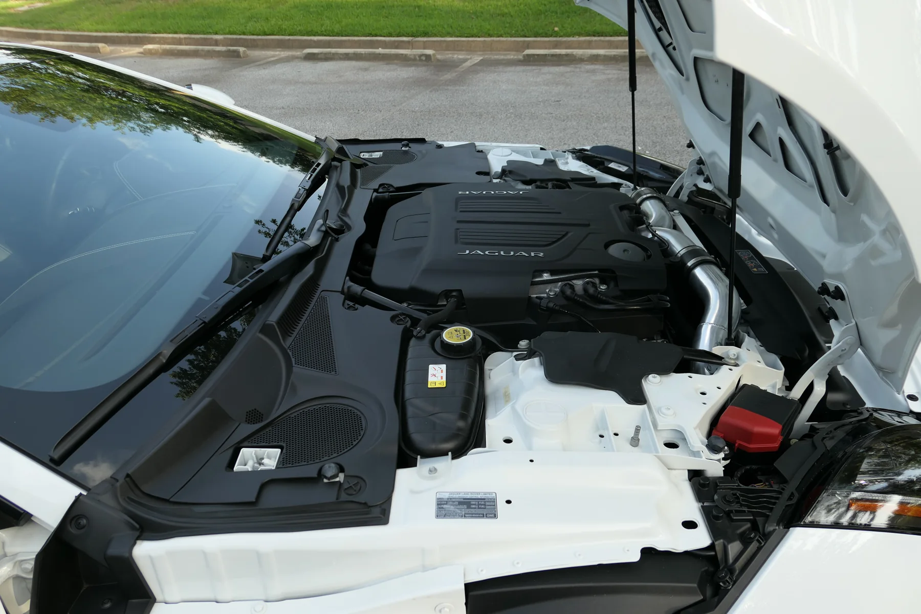 2016 Jaguar F-Type R mechanical photograph