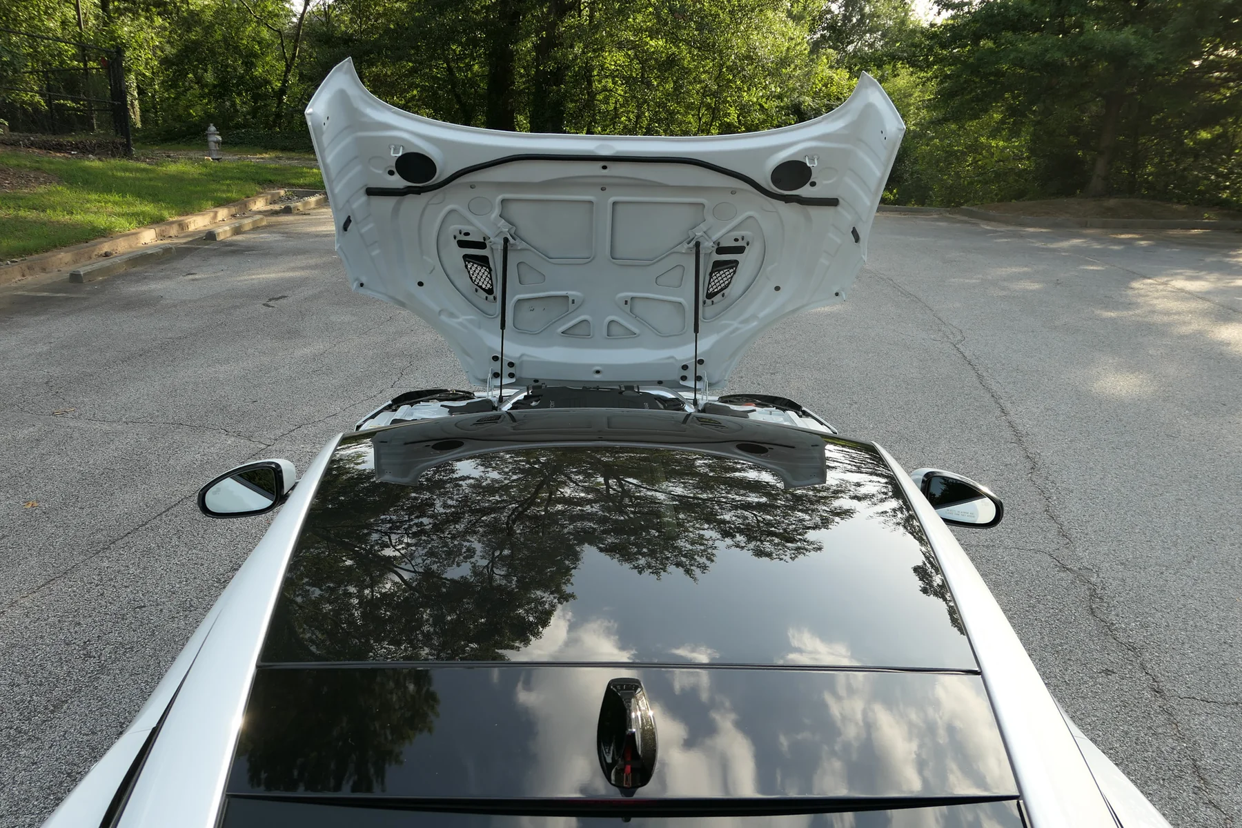 2016 Jaguar F-Type R mechanical photograph