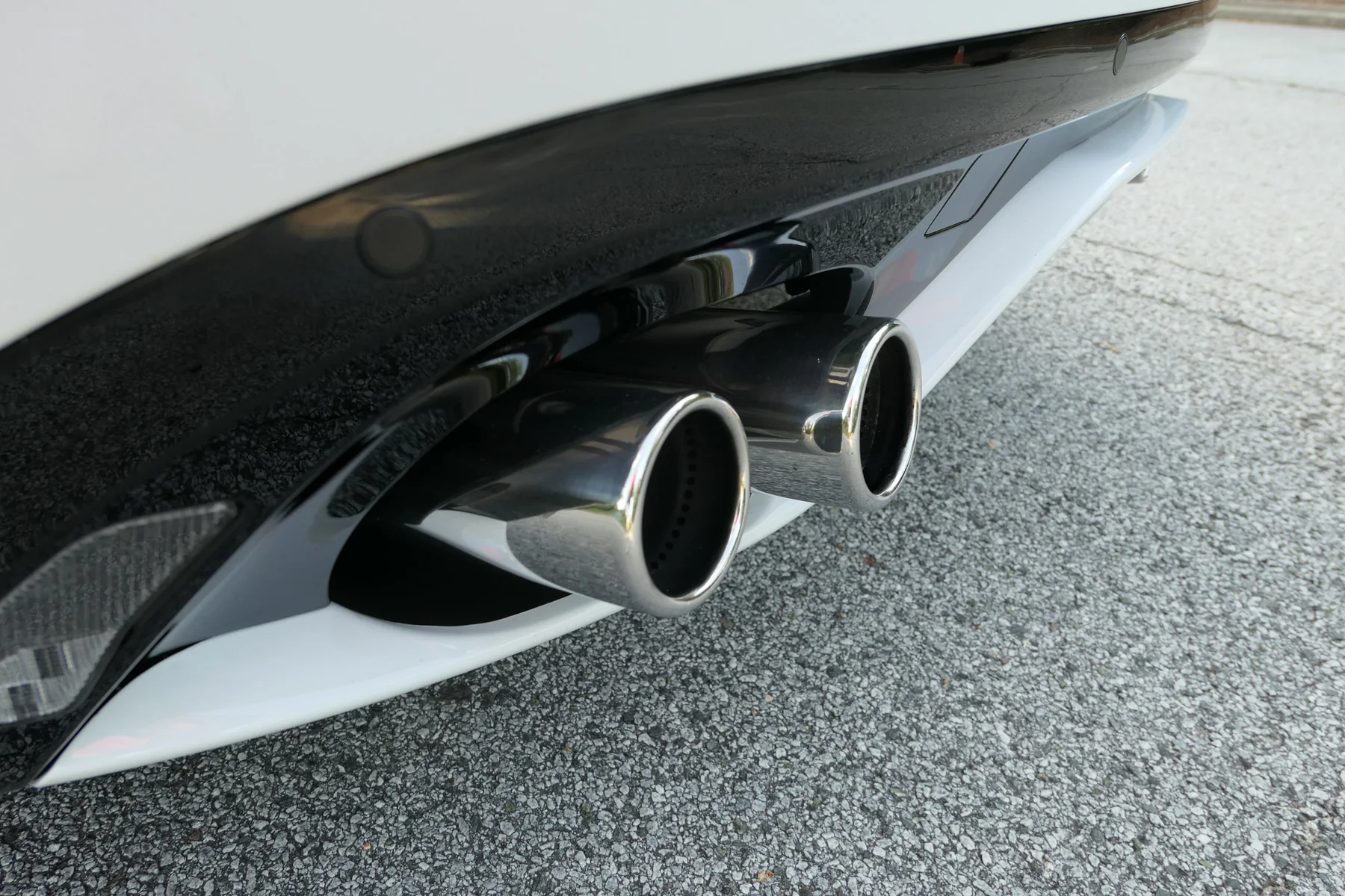 2016 Jaguar F-Type R mechanical photograph