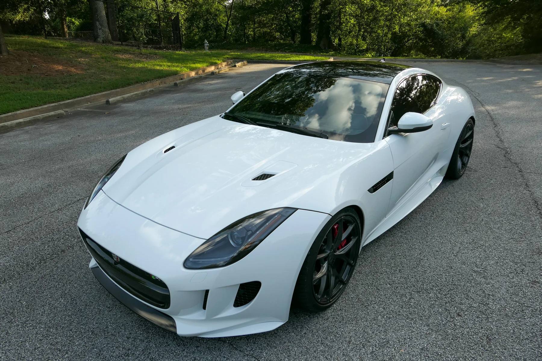 2016 Jaguar F-Type R exterior photograph