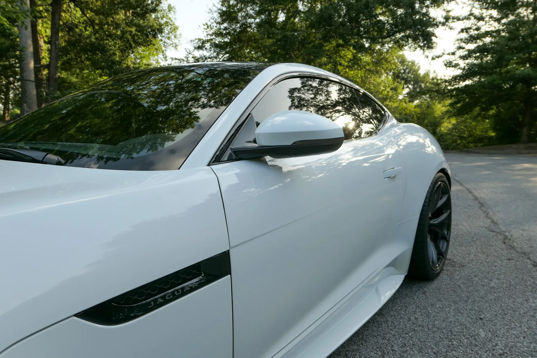 2016 Jaguar F-Type R exterior photograph