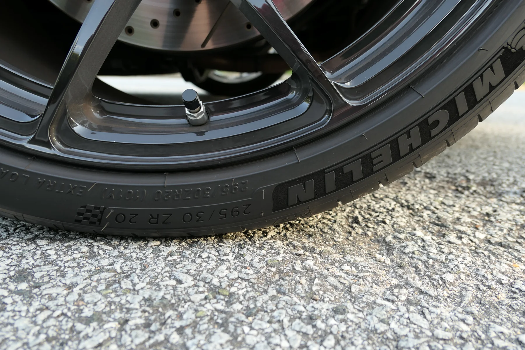 2016 Jaguar F-Type R wheels & tires photograph
