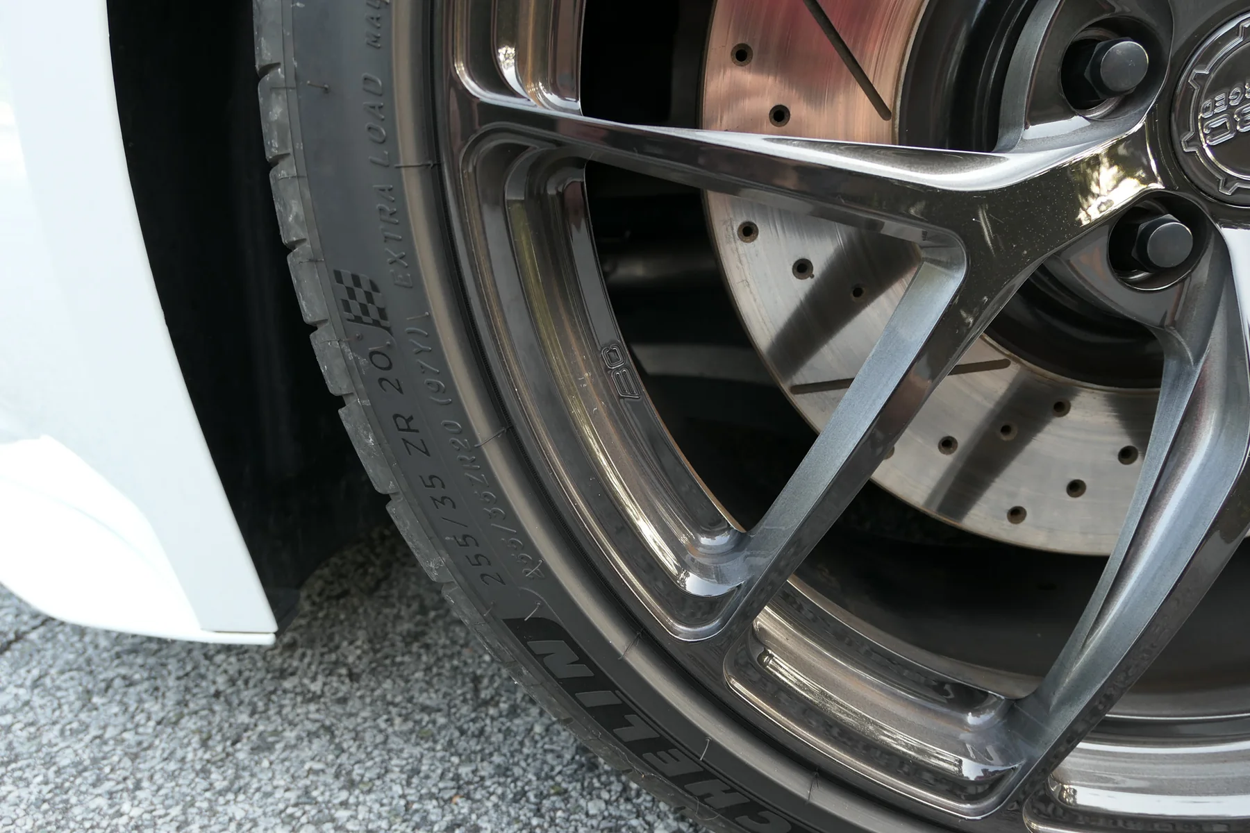 2016 Jaguar F-Type R wheels & tires photograph