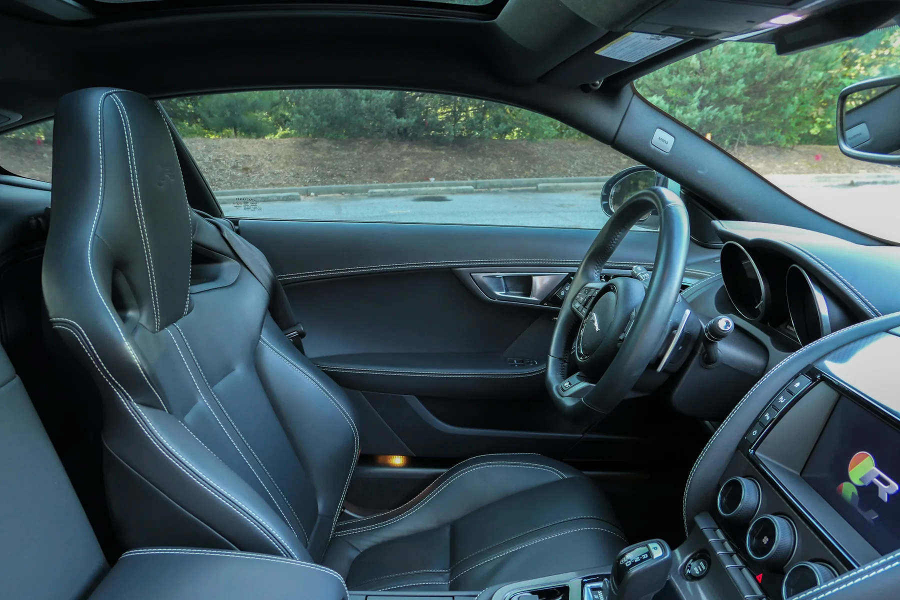 2016 Jaguar F-Type R cabin photograph